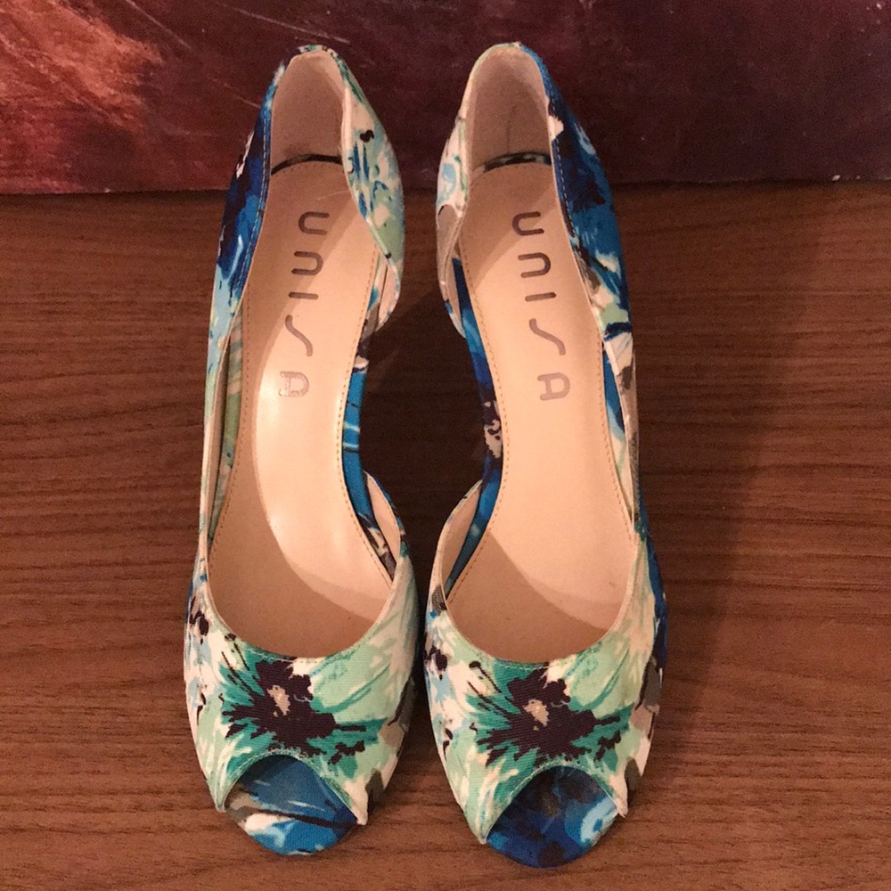 Multi colored heels. - Picture 2 of 7